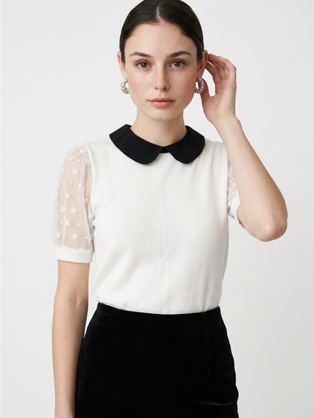 Adrianna Papell White Knit Top with Black Peter Pan Collar